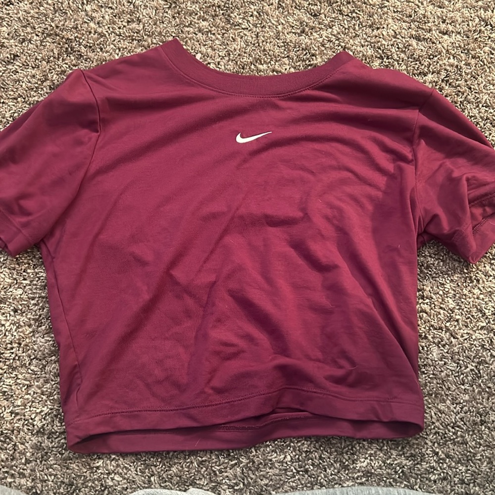 nike tee shirt, maroon